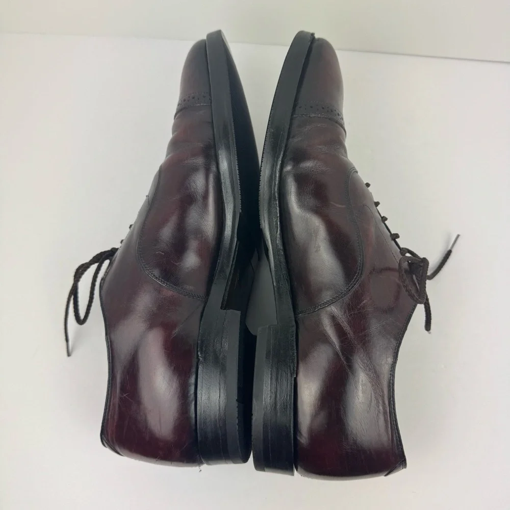 Johnston & Murphy Aldrich II cap-toe oxford dress shoe. Burgundy leather size 10